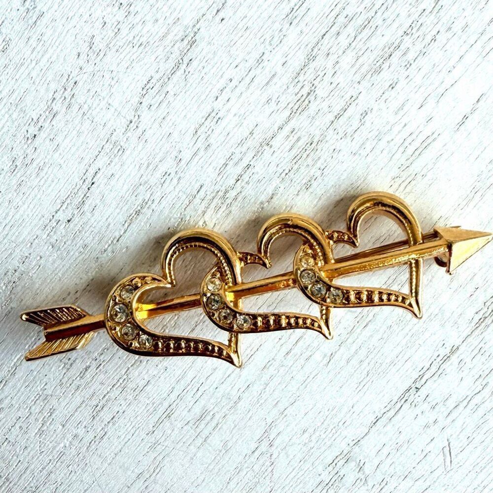 Avon Gold Tone Heart & Arrow Rhinestone Brooch